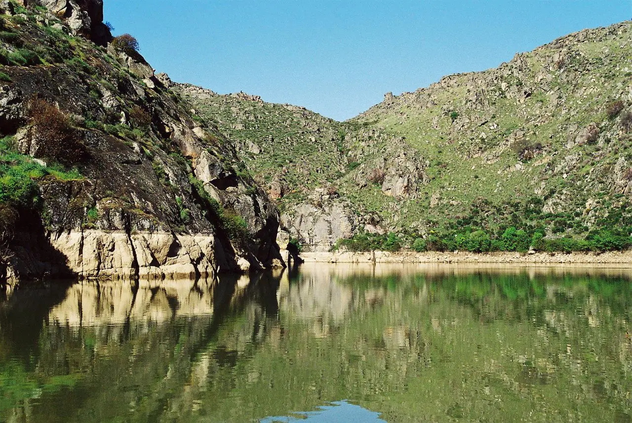O rio Douro entre as arribas, em Miranda do Douro
